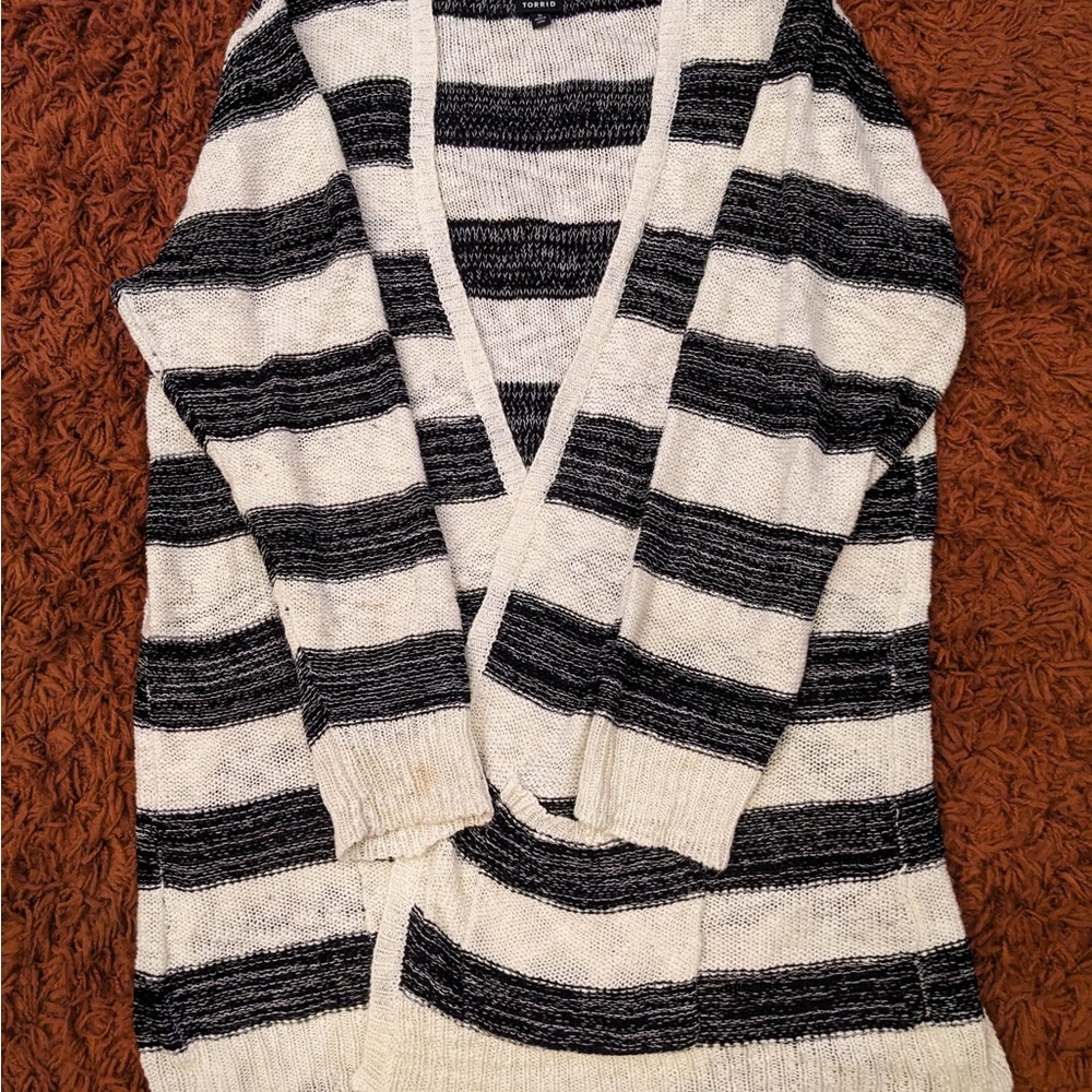 Size 5 Knitted Torrid Black and White Striped Open Cardigan